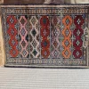 Tradera VTG UNIKT ORIGINAL ORIENTALISK HANDKNUTEN FLERFÄRGAT SLITSTARK ULLMATTA 59x33cm> Mattor