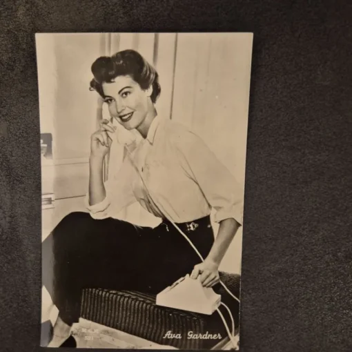 Tradera Världen Utom Norden<Vykort Ava Gardner
