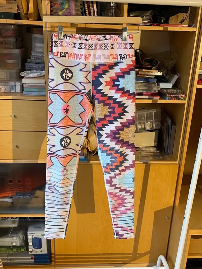 Tradera Yoga<Yoga pants multicolored leggings, size M